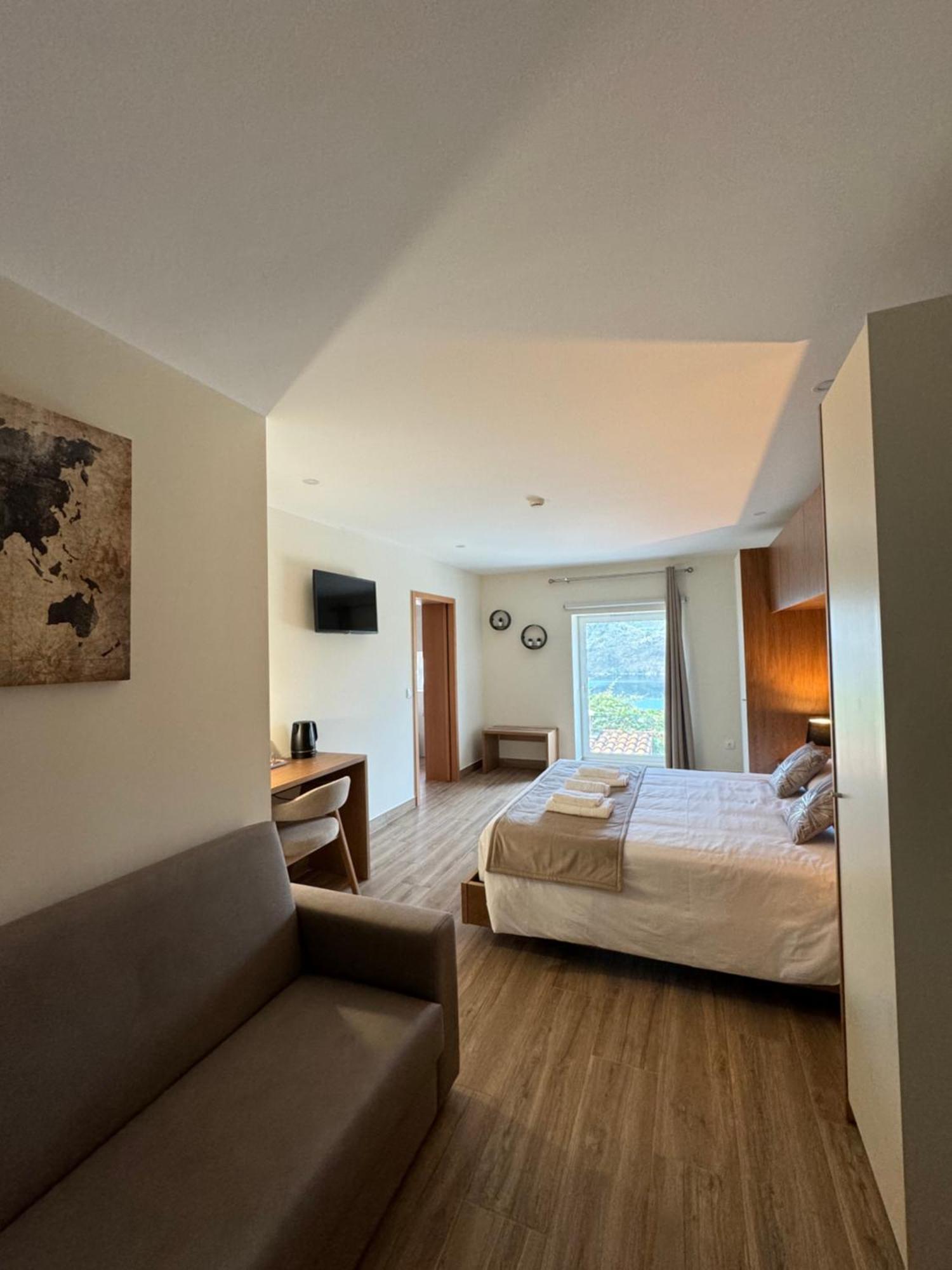 Estrela Do Geres - Casa Fernandes Bed & Breakfast Outeiro  ภายนอก รูปภาพ